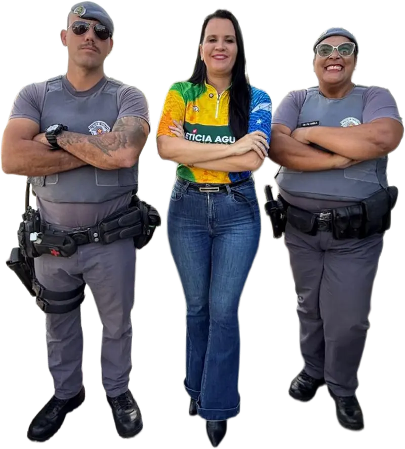 Letícia Aguiar ao lado de guardas municipais