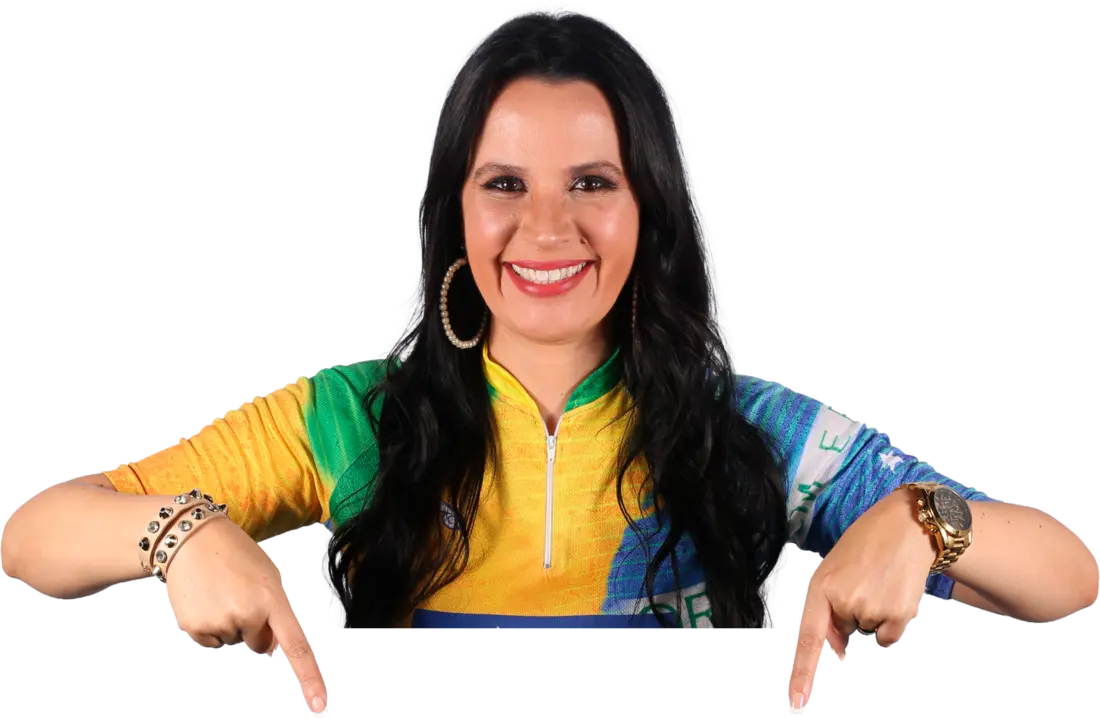 Deputada Letícia Aguiar apontando para baixo